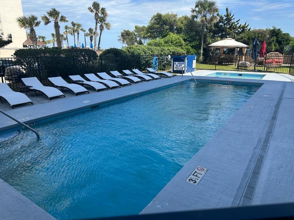 Apartment Willow Bay 803 Oceanfront Suite, Renovated Spring 2023 Desirable Golden Mile Location *