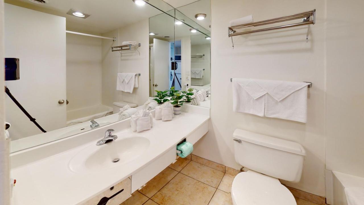 Apartment Willow Bay 803 Oceanfront Suite, Renovated Spring 2023 Desirable Golden Mile Location