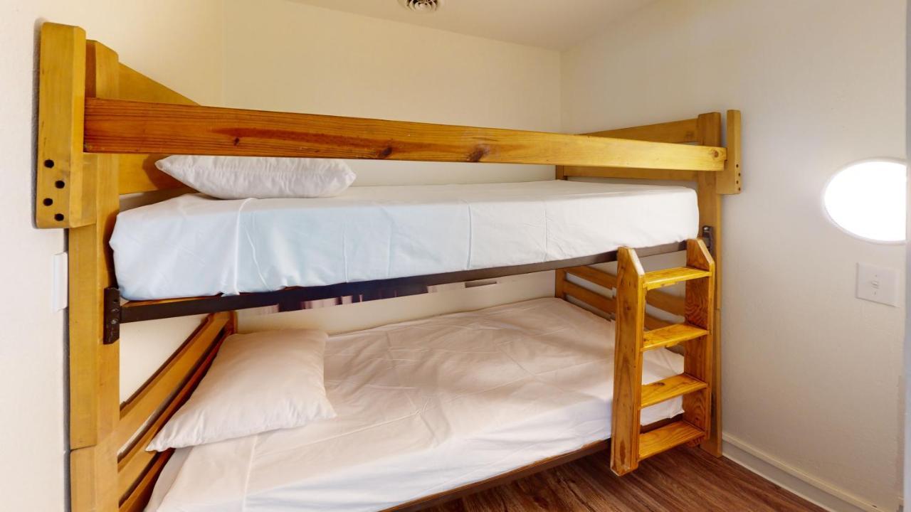Willow Bay 803 Oceanfront Suite, Renovated Spring 2023 Desirable Golden Mile Location Apartment *