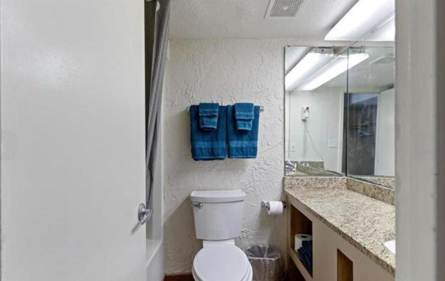 Ground Floor Direct Oceanfront Double Queen Suite! Perfect For 4 Guests! Sea Mist 20106 Holiday home Myrtle Beach