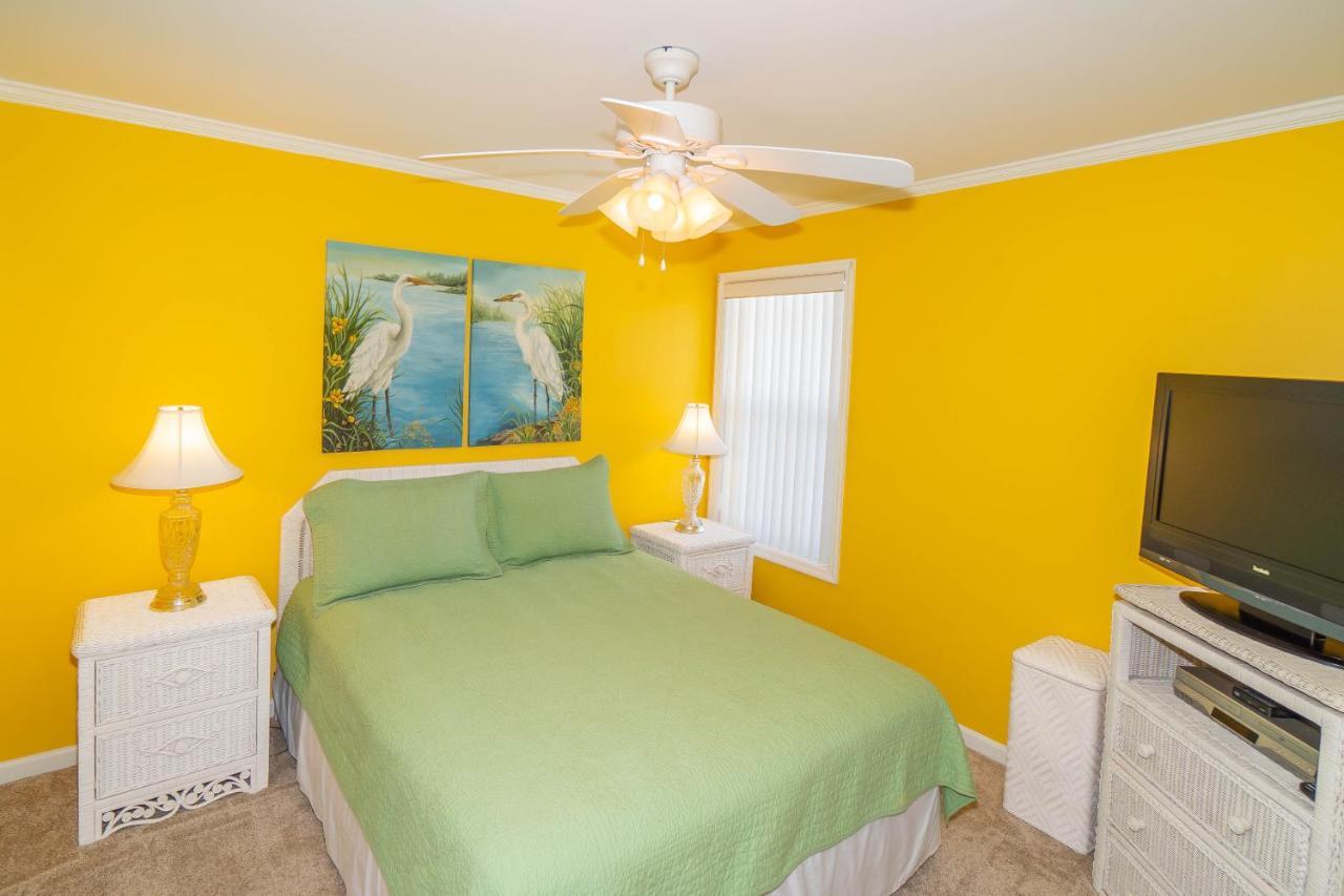Surf Harbor, Unit 104 Holiday home