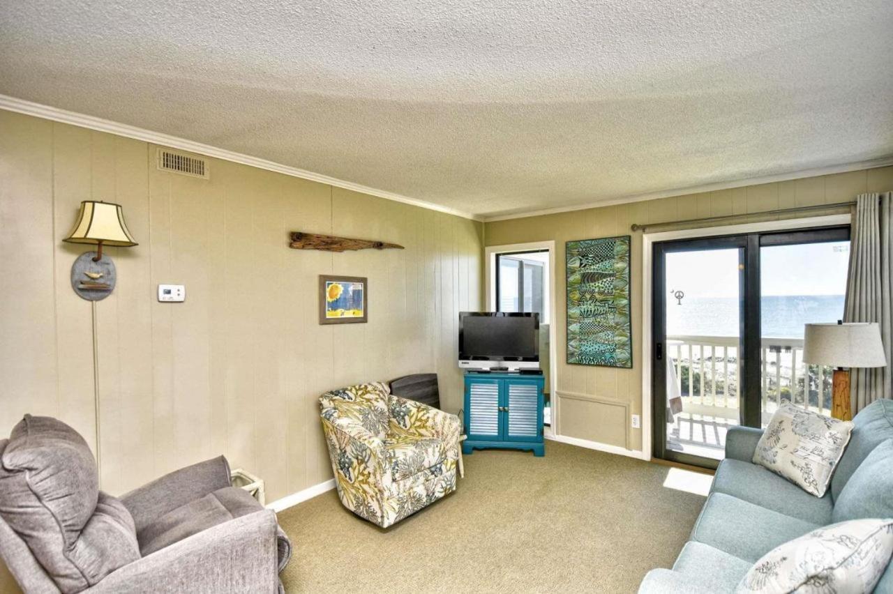 Stunning Oceanfront 2 Bedroom On The Golden Mile- Ocean Forest Villas B-210-sleeps 6! Holiday home Myrtle Beach