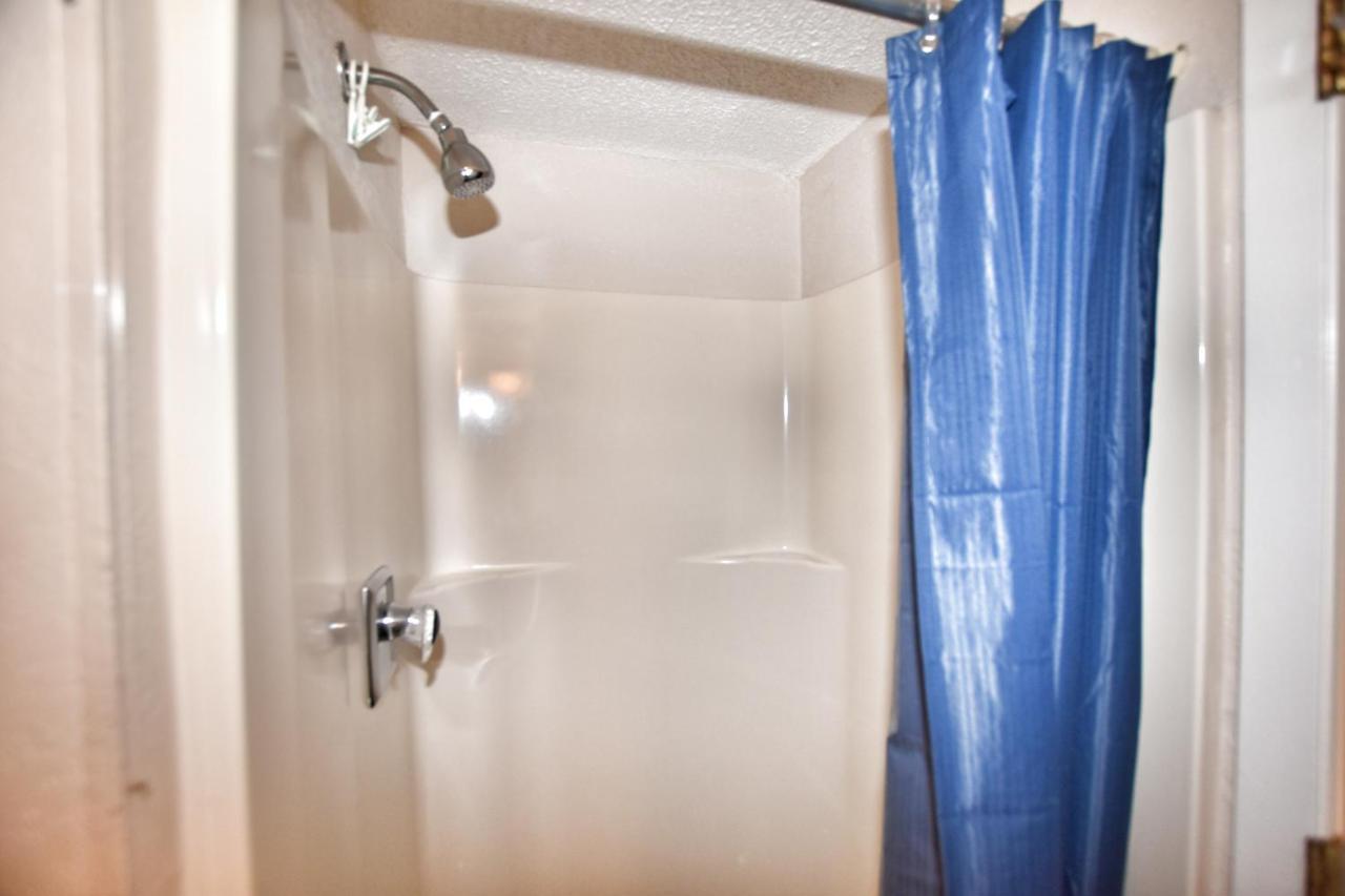 1405 Waters Edge Apartment