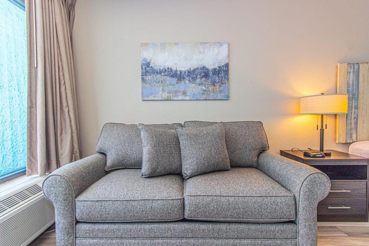 Landmark King Unit 710 Beautifully Updated Sleeps 4 Myrtle Beach