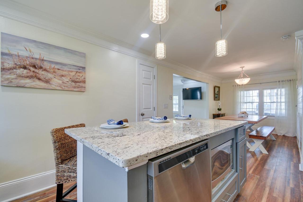 Coastal-chic Near Myrtle Beach, Walk To Ocean Holiday home Myrtle Beach