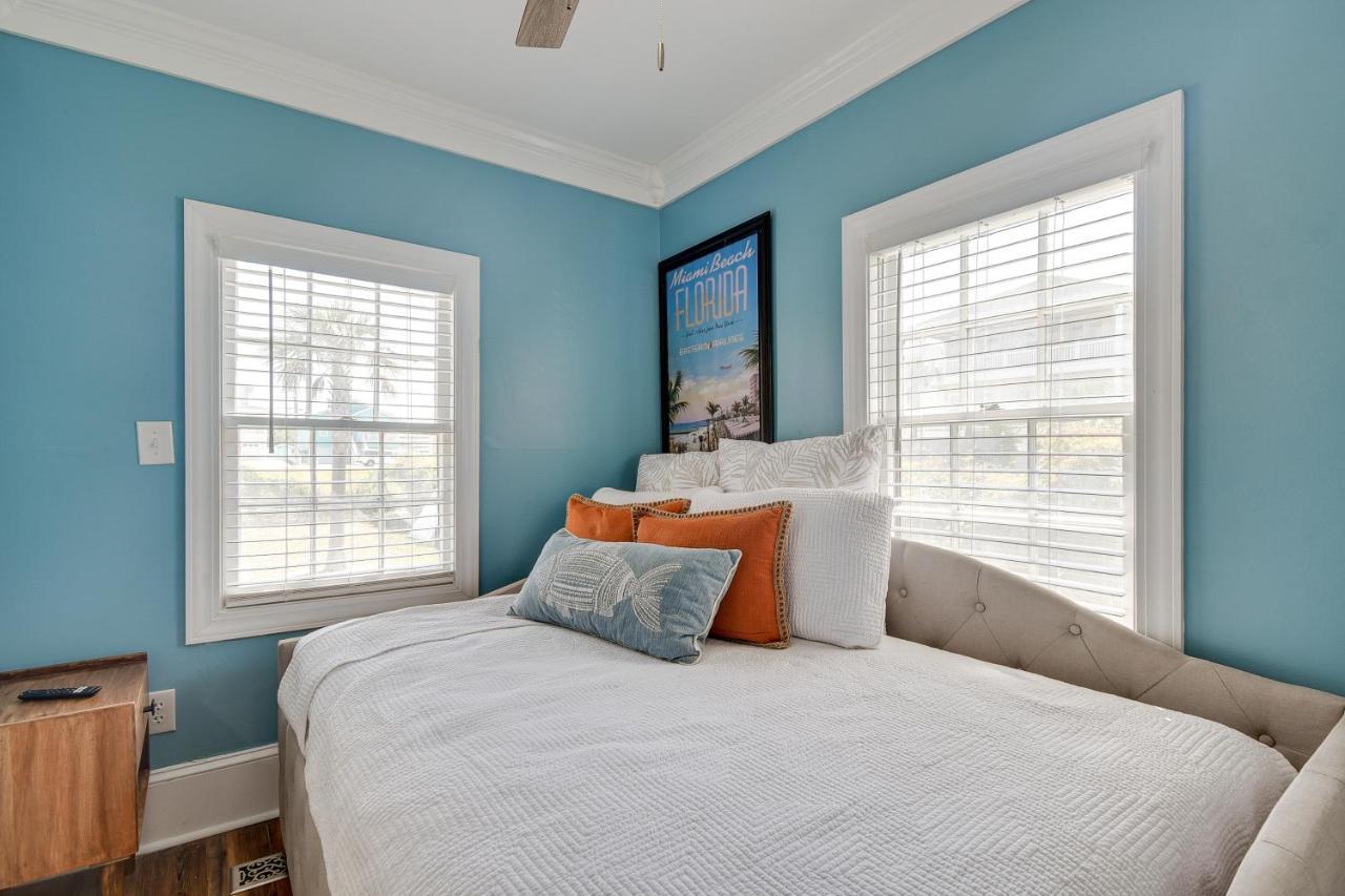Coastal-chic Near Myrtle Beach, Walk To Ocean *