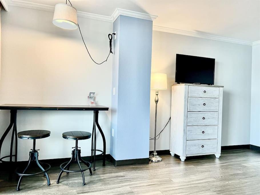 *oceanfront Sunny Fun*queen Beds *great Pools, Hot Tubs+*m44 Apartment Myrtle Beach