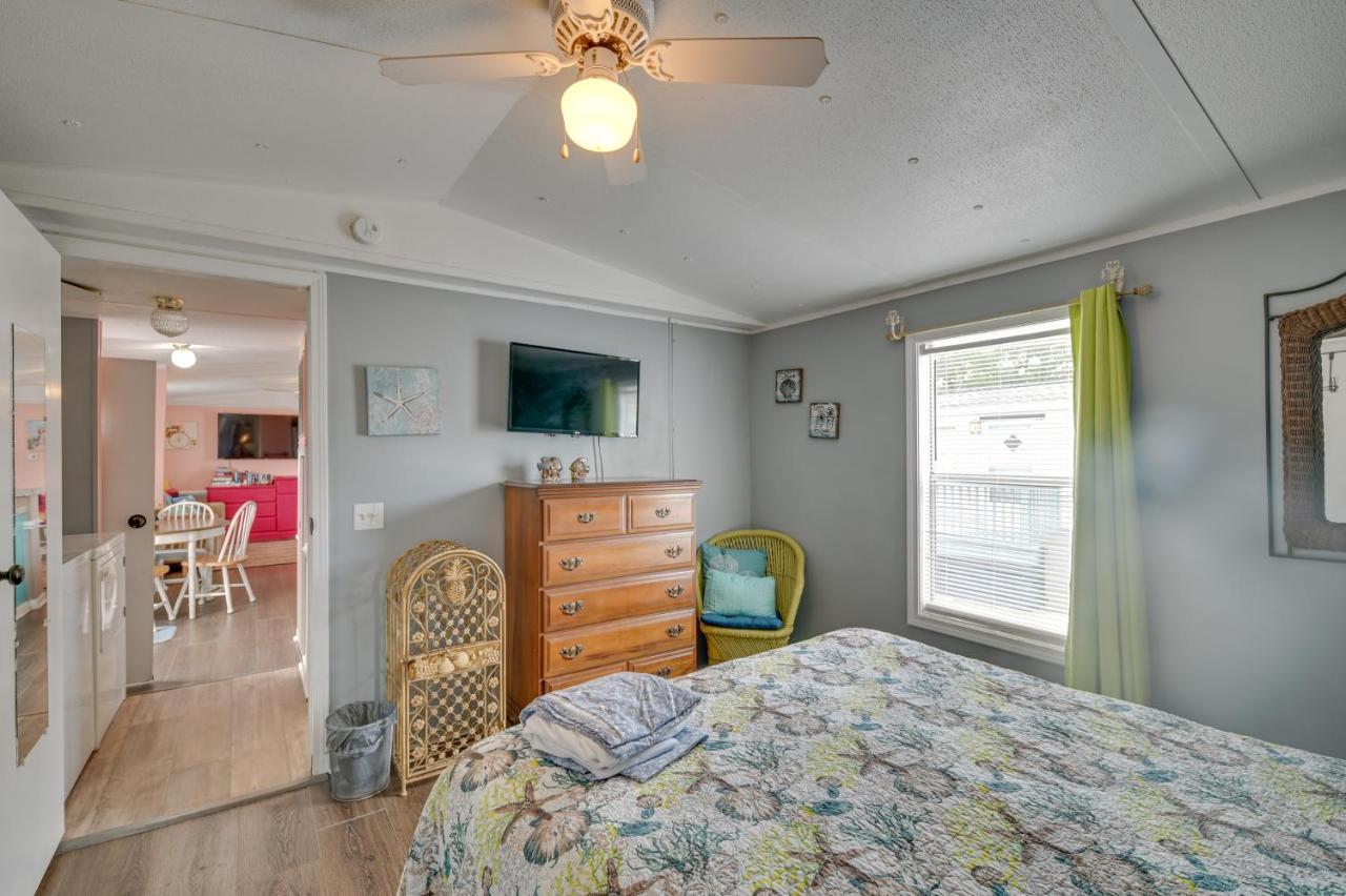 Holiday home Myrtle House Private Deck And Community Pools *