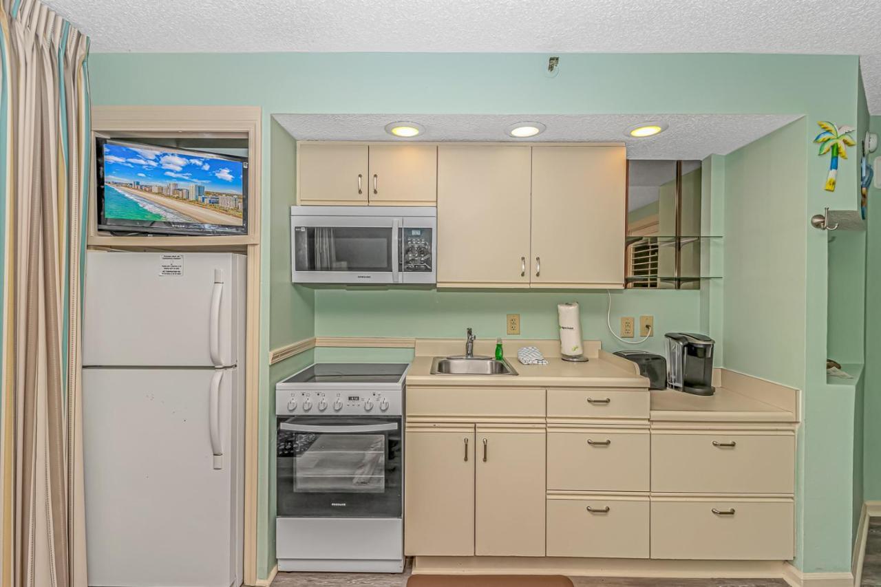 Colony Unit 208, Beautiful Oceanfront Condo, 1 Bedroom, 1 Bath Perfect For 6 Holiday home *