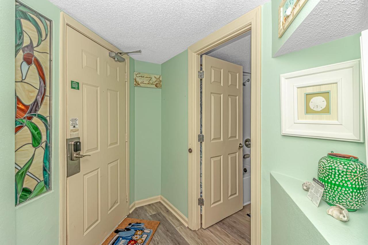 Colony Unit 208, Beautiful Oceanfront Condo, 1 Bedroom, 1 Bath Perfect For 6