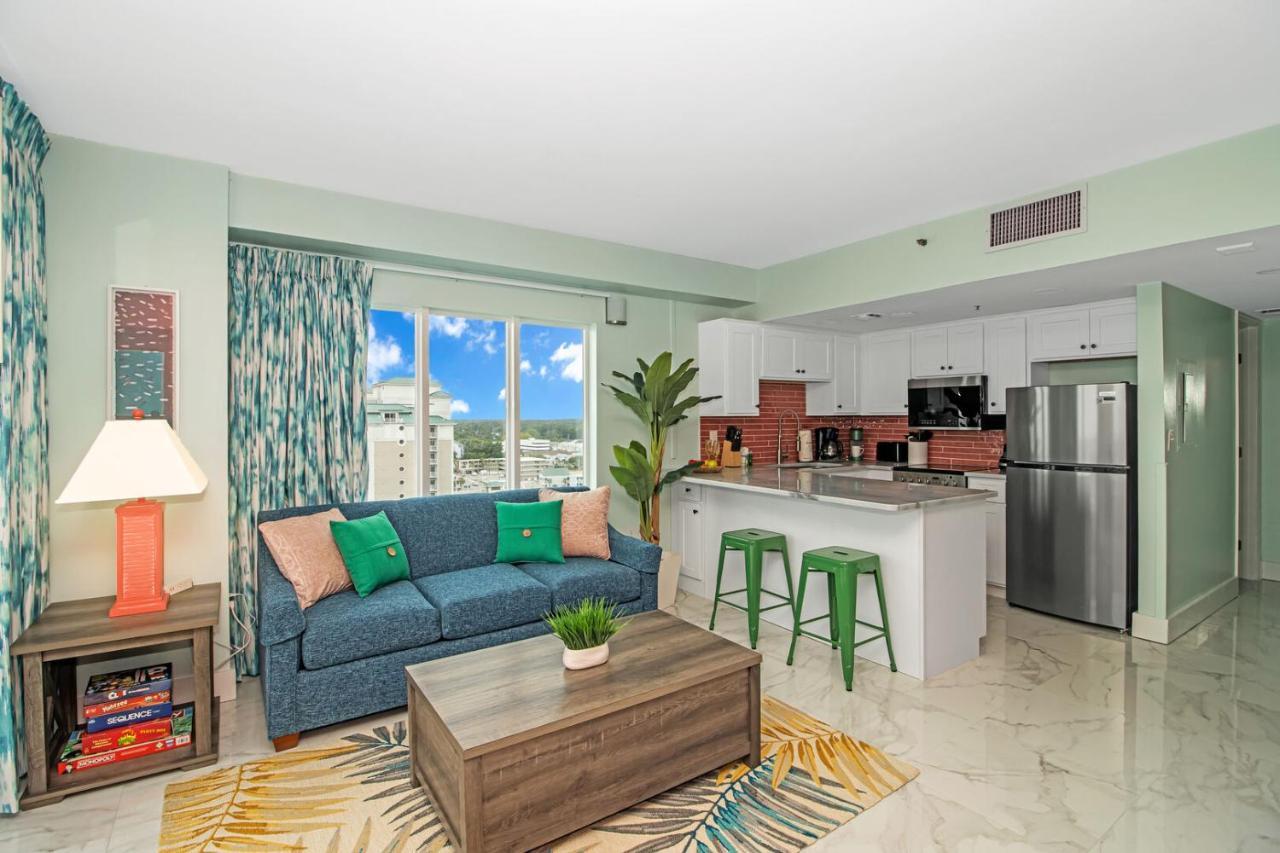 Holiday home Luxurious Oceanfront Queen - Fully Renovated! Palace 1203 *