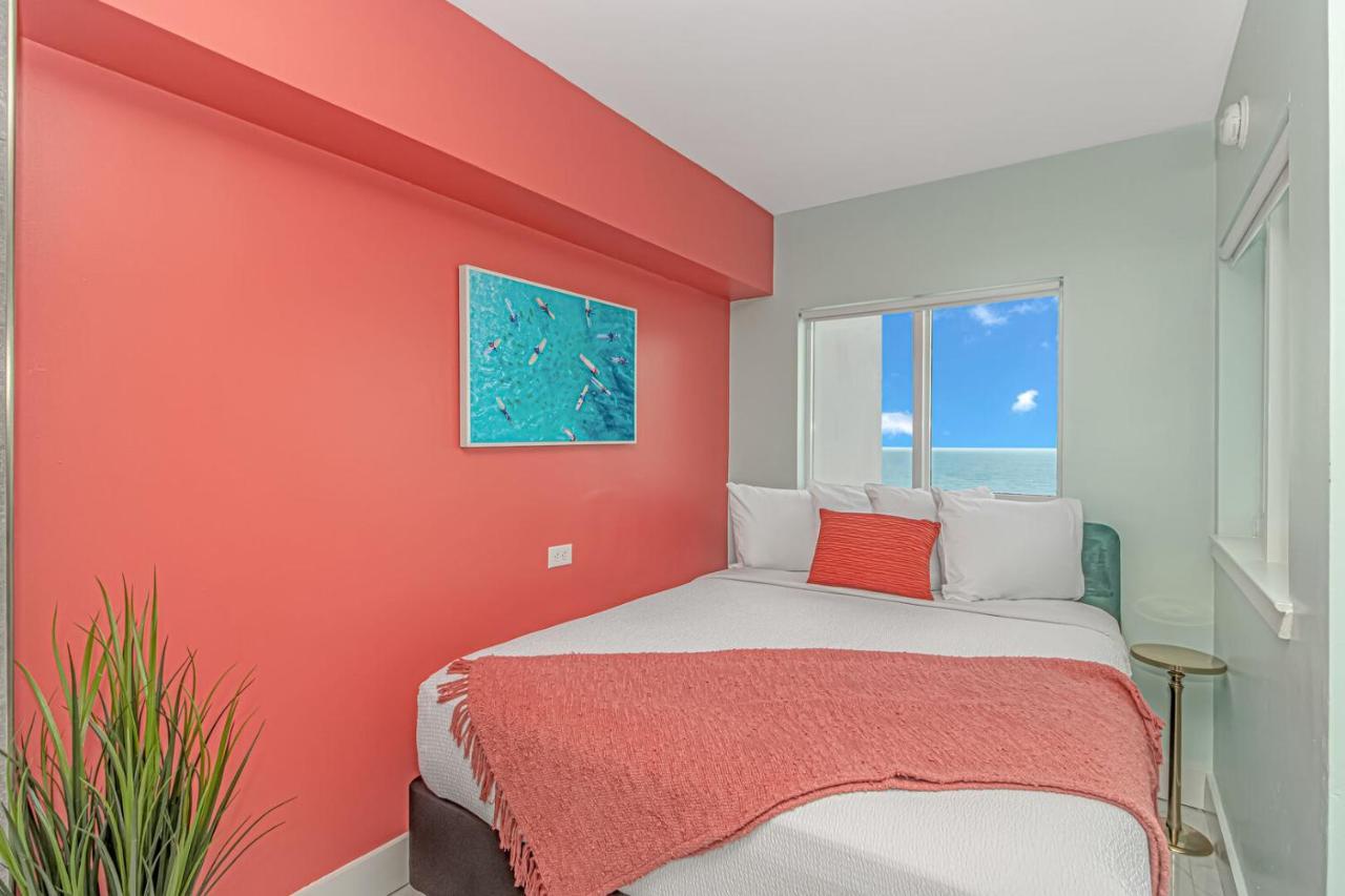 Luxurious Oceanfront Queen - Fully Renovated! Palace 1203
