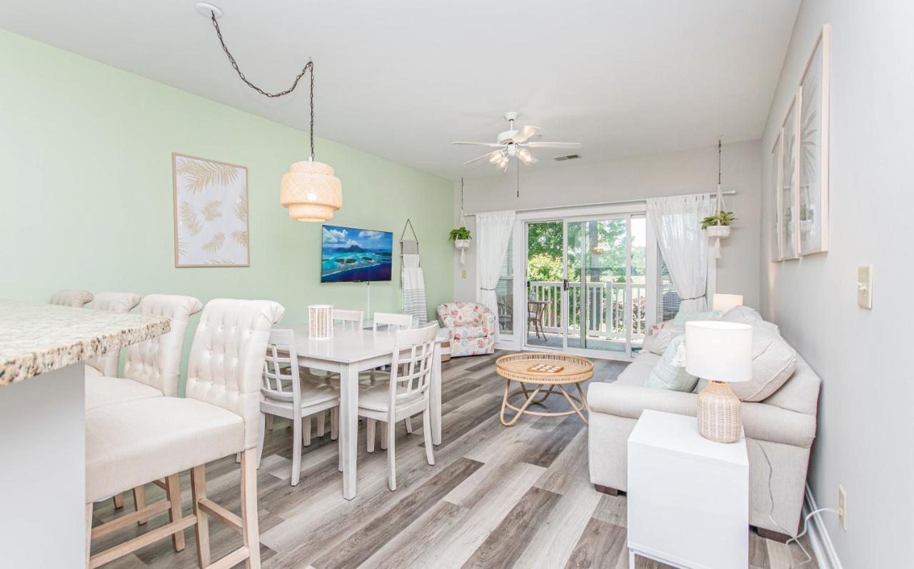 The Salty Fairway, Golf Course With Style Pool, 5 Miles From Beach, Fully Updated Aparthotel *
