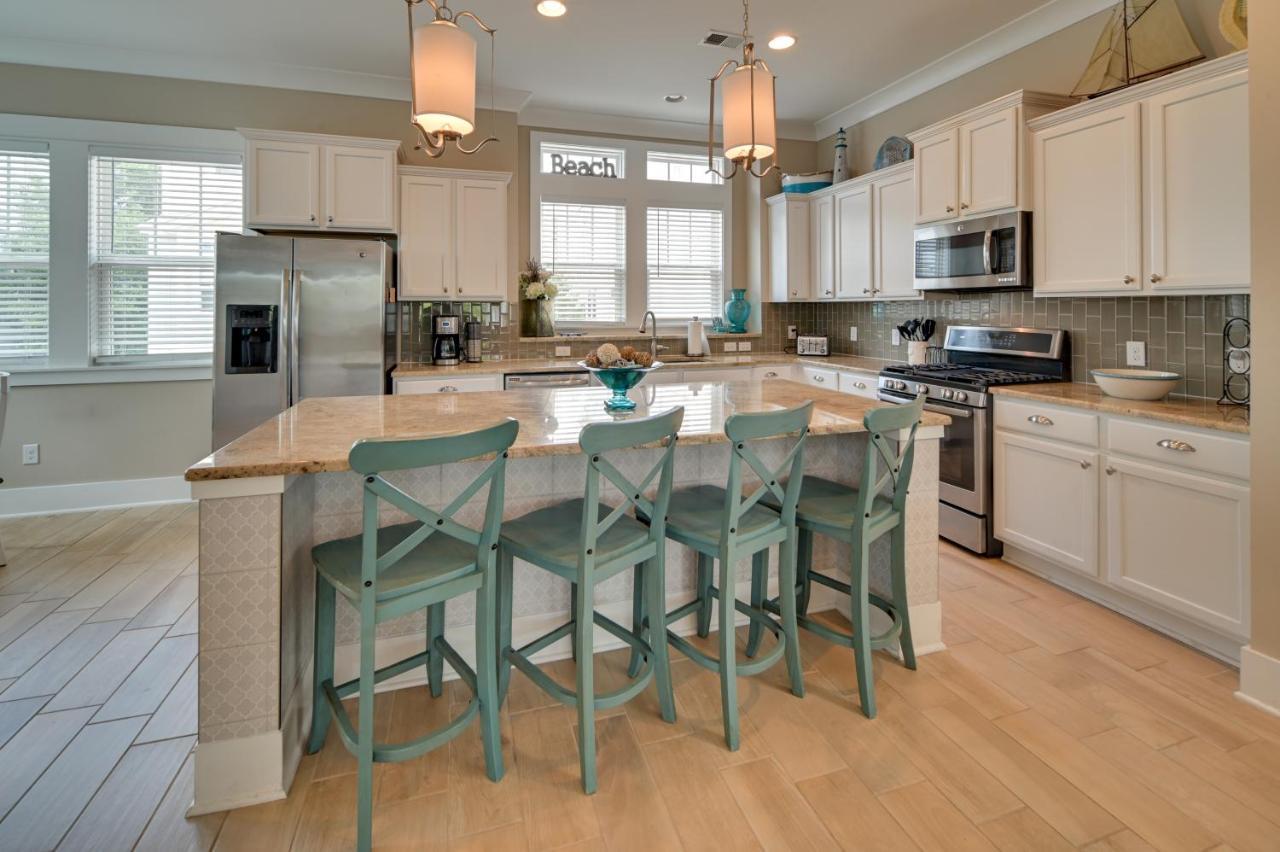 Breezy Myrtle Getaway, 1 Block To Beach! Holiday home Myrtle Beach