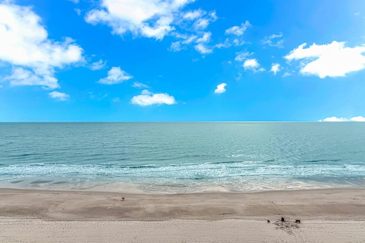 Luxurious Oceanfront Queen - Fully Renovated! Palace 1203 Holiday home