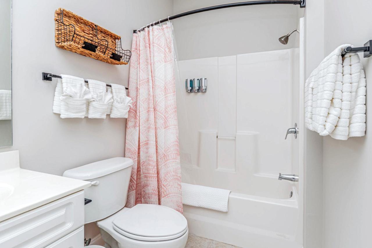 Aparthotel The Salty Fairway, Golf Course With Style Pool, 5 Miles From Beach, Fully Updated