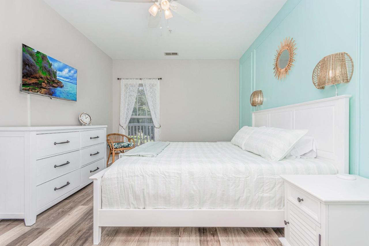 The Salty Fairway, Golf Course With Style Pool, 5 Miles From Beach, Fully Updated Aparthotel