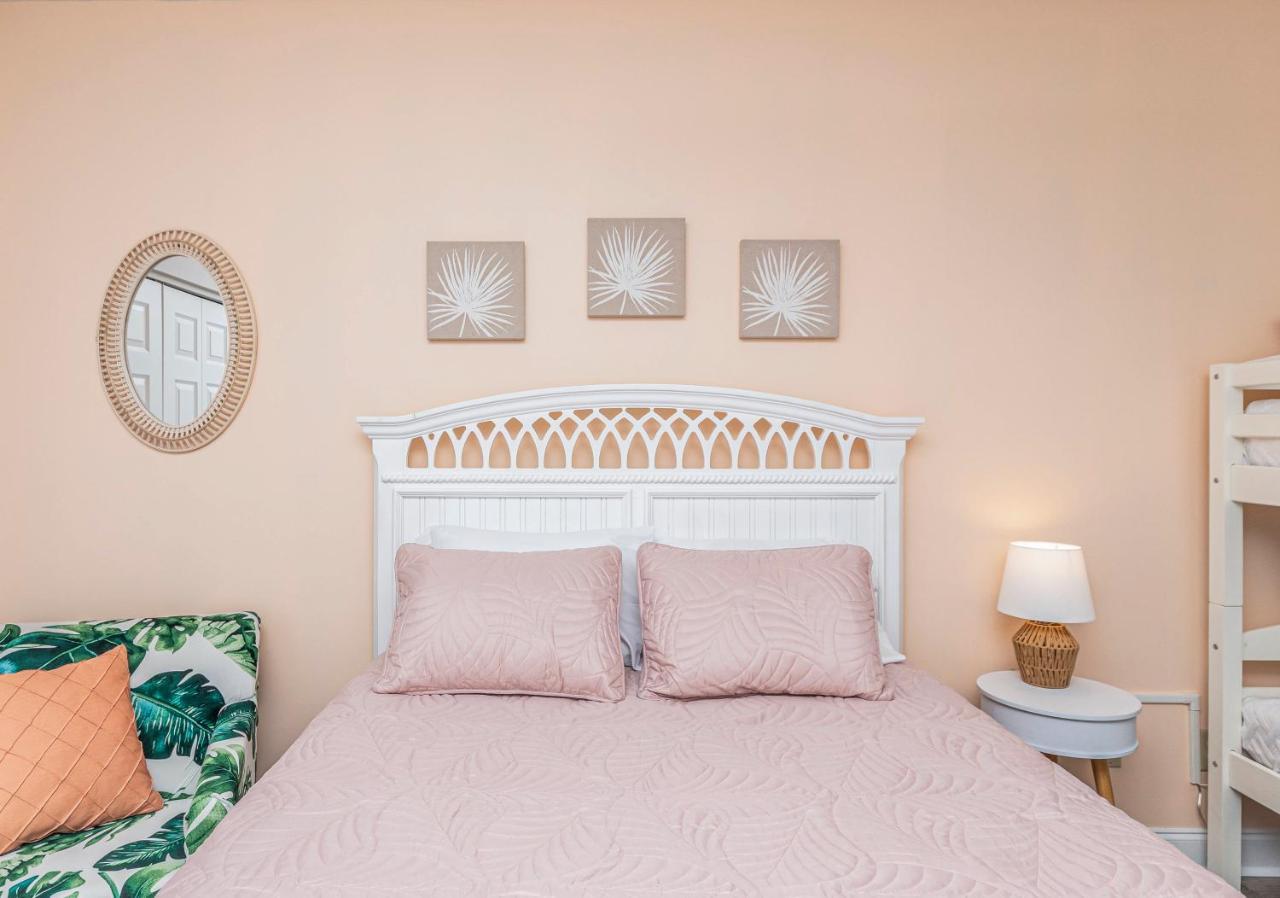 Aparthotel The Salty Fairway, Golf Course With Style Pool, 5 Miles From Beach, Fully Updated *