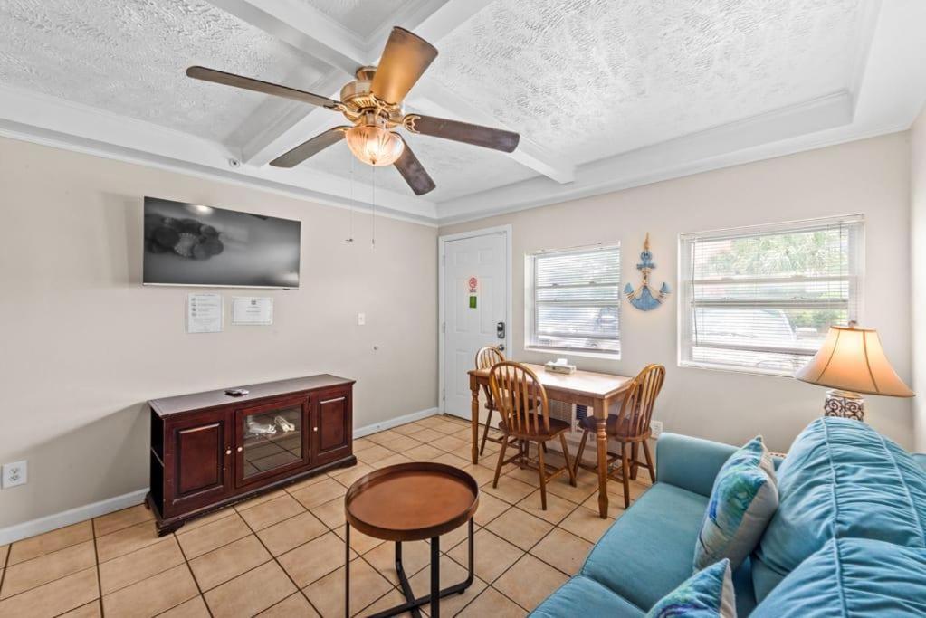 Beach Life 1br W Pool Parking Pets Allowed 7