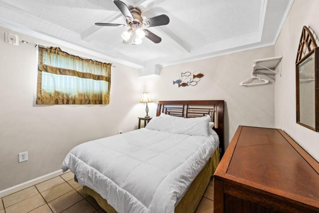 Perfect Location 1br Pool Parking Outside Area 8 Apartment