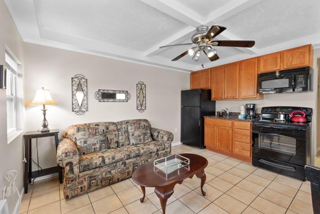 Apartment Perfect Location 1br Pool Parking Outside Area 8 *