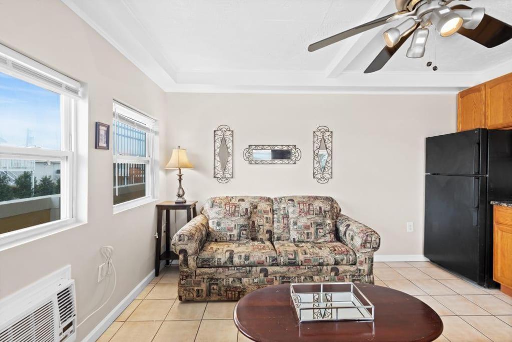 Perfect Location 1br Pool Parking Outside Area 8 *