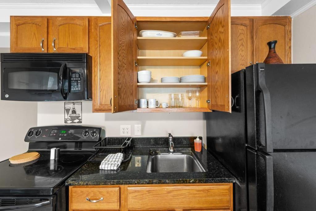 Perfect Location 1br Pool Parking Outside Area 8 *
