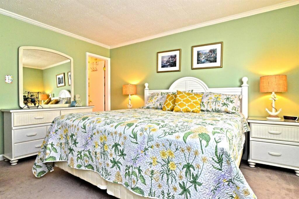 Holiday home Wow Oceanfront With Ocean View Balcony Pool Amazing Location *