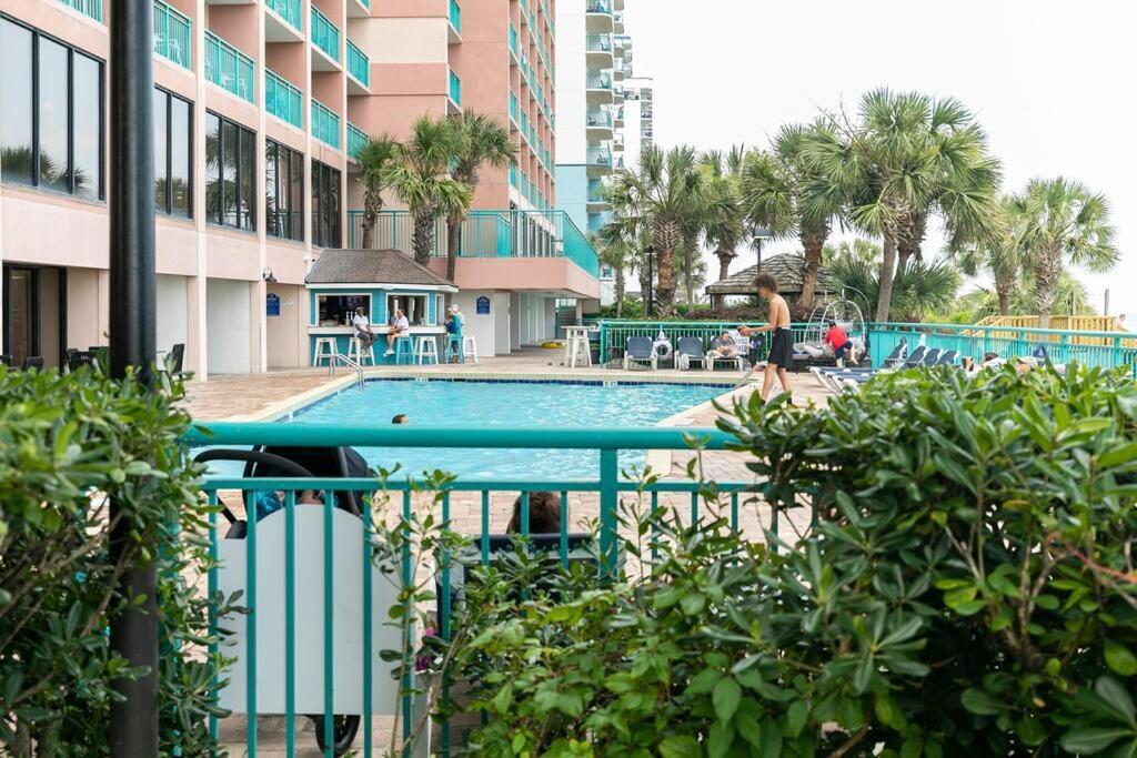 Sandcastle Resort: 3rd Floor Beach Front W/ Kitchenette Apartment