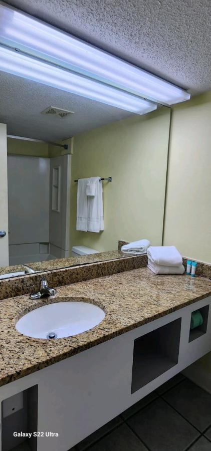 Oceanfront Efficiency T405 Apartment Myrtle Beach