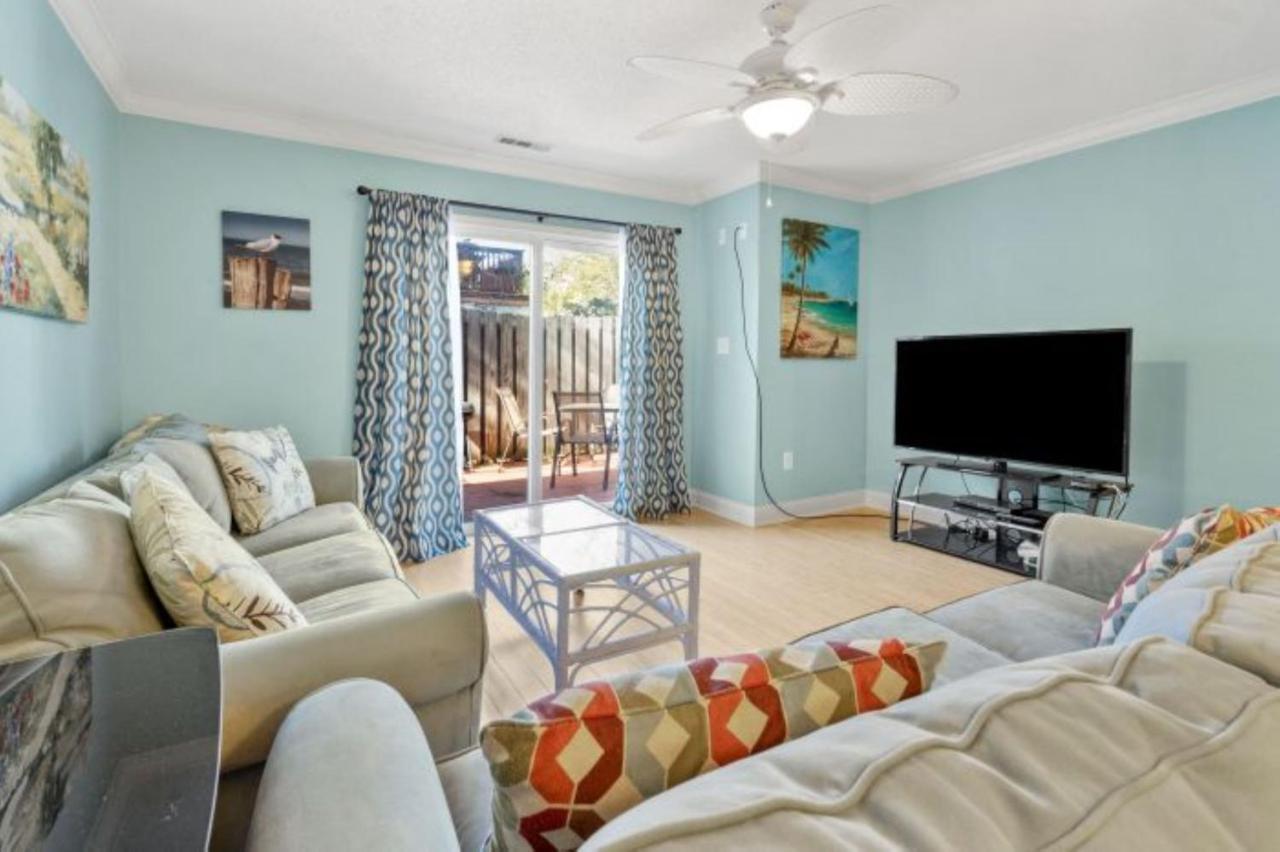 Spacious By The 2# Apartment
