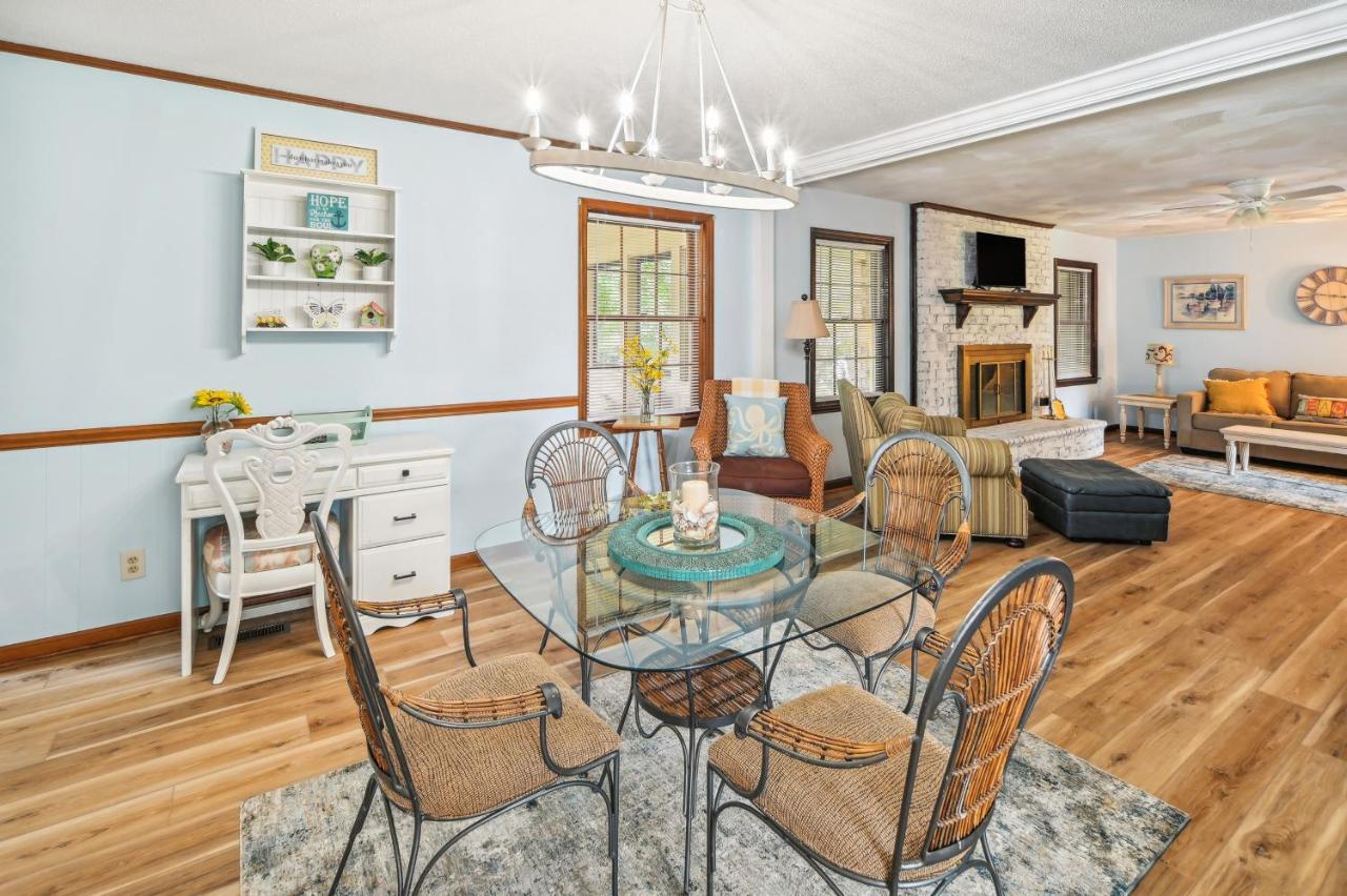 Myrtle Less Than 1 Mi To Arrowhead Country Club Holiday home *