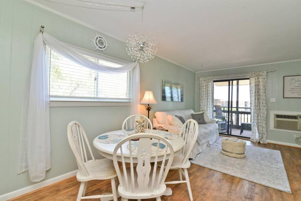 Waterfront Paradise 100 Feet To Holiday home