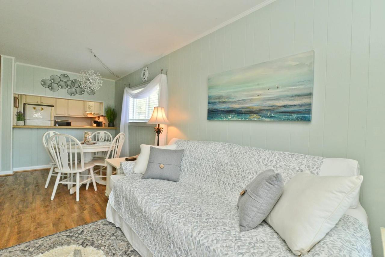 Holiday home Waterfront Paradise 100 Feet To *