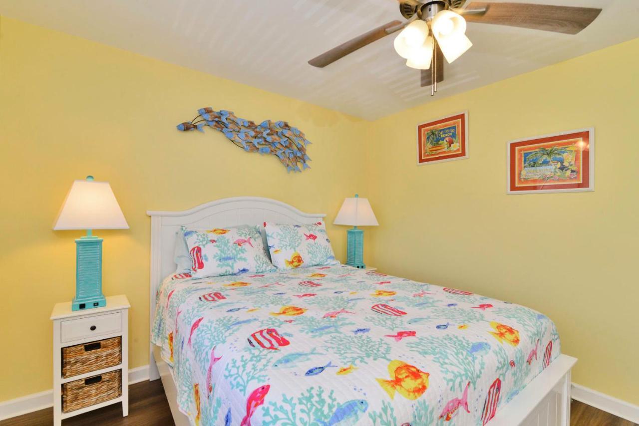 Modern Ocean Creek W Oceanfront Pool And Tiki Bar Holiday home Myrtle Beach