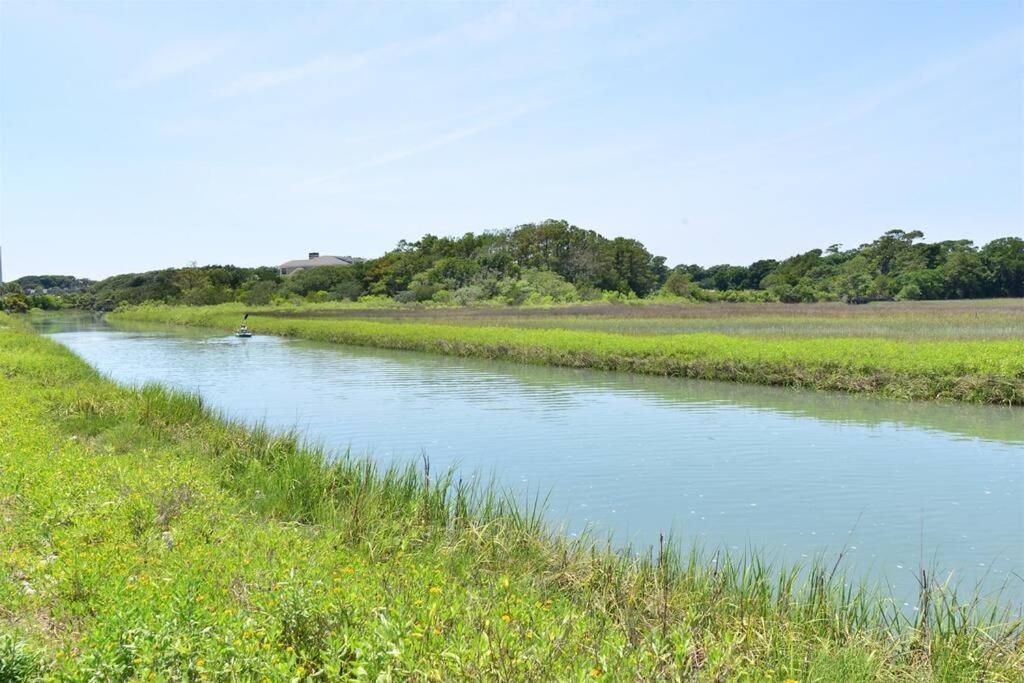 Waterfront Paradise 100 Feet To Holiday home