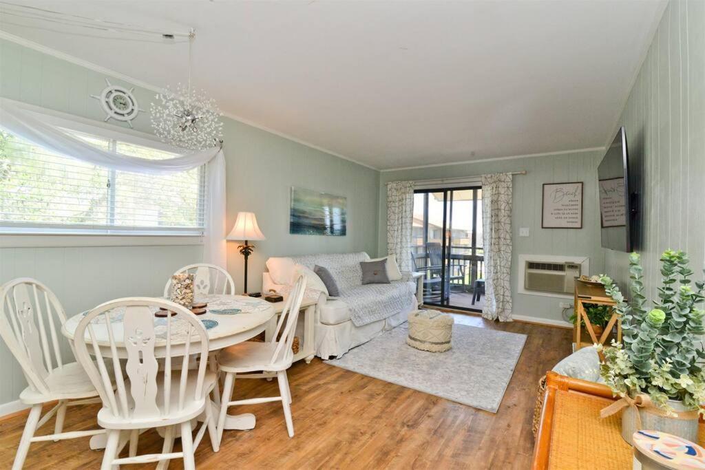 Waterfront Paradise 100 Feet To Holiday home Myrtle Beach