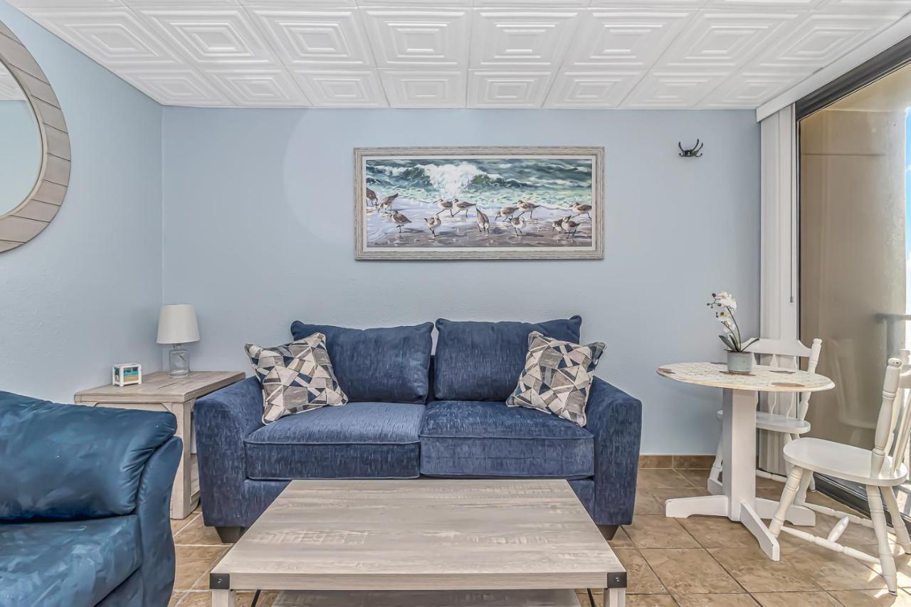 Newly Renovated- Oceanfront 1 Bedroom Suite- Dunes 2726 *