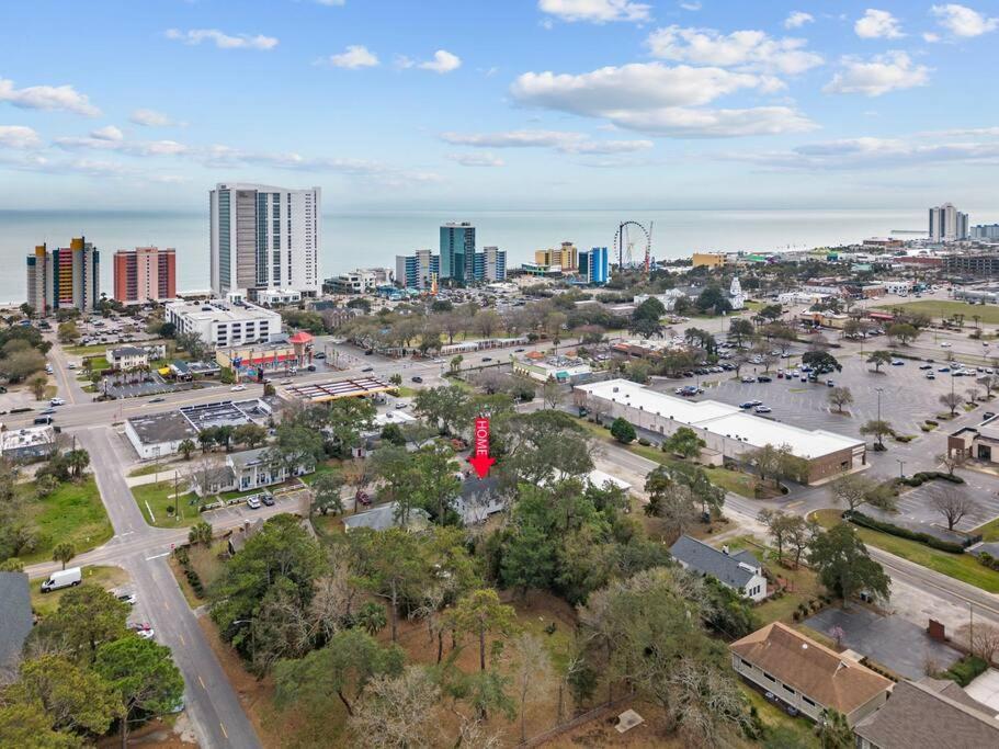 Beachy Central, Near Beach, 2 King Beds, Crib, Huge Private Yard, Patio, Porch, Bbq, & Firepit Holiday home Myrtle Beach