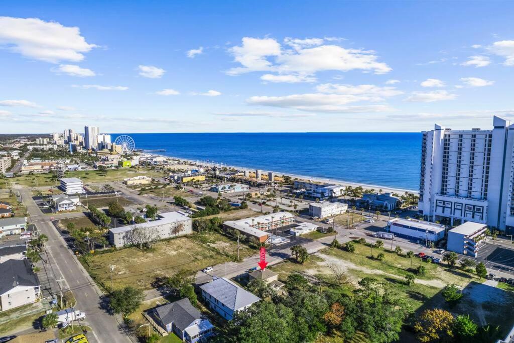 Dazzling Centrally Located Ocean View W 2 Kings, Huge Private Yard, 2 Decks, Firepit, Bbq Holiday home *