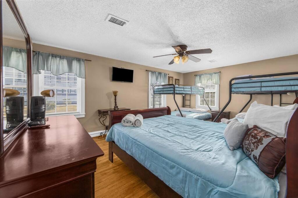 Dazzling Centrally Located Ocean View W 2 Kings, Huge Private Yard, 2 Decks, Firepit, Bbq Holiday home Myrtle Beach
