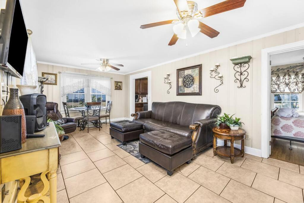 Dazzling Centrally Located Ocean View W 2 Kings, Huge Private Yard, 2 Decks, Firepit, Bbq *