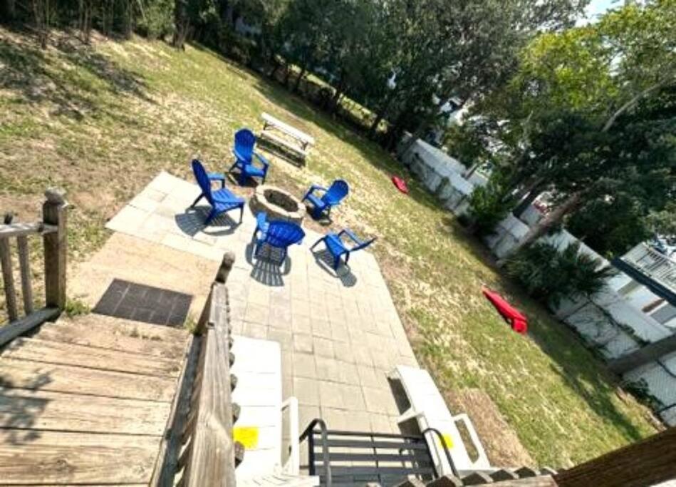 Dazzling Centrally Located Ocean View W 2 Kings, Huge Private Yard, 2 Decks, Firepit, Bbq Holiday home *