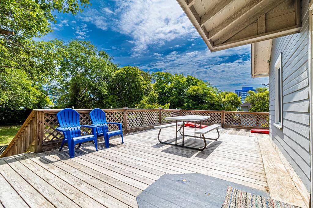 Gorgeous Centrally Located Ocean View 2 King, Huge Private Yard & Deck, Firepit, Bbq, & Game Tables Myrtle Beach