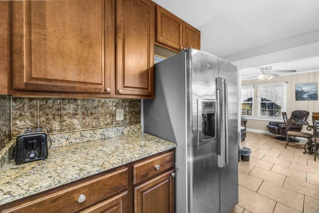 Dazzling Centrally Located Ocean View W 2 Kings, Huge Private Yard, 2 Decks, Firepit, Bbq Holiday home Myrtle Beach