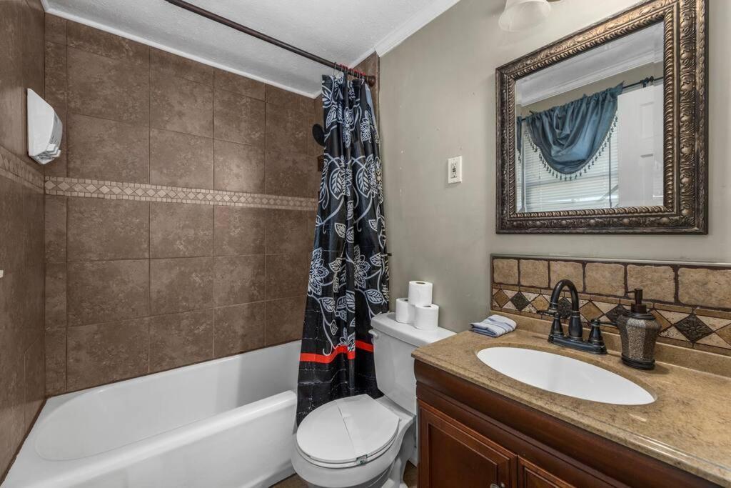 Dazzling Centrally Located Ocean View W 2 Kings, Huge Private Yard, 2 Decks, Firepit, Bbq *