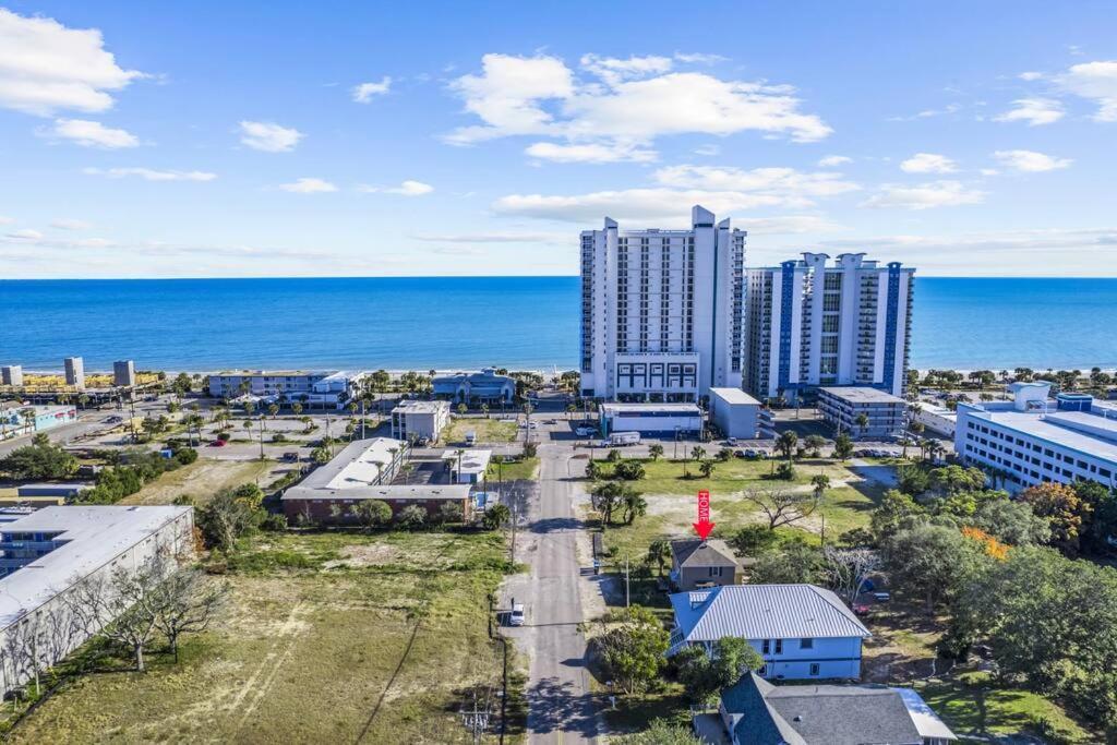 Holiday home Dazzling Centrally Located Ocean View W 2 Kings, Huge Private Yard, 2 Decks, Firepit, Bbq Myrtle Beach