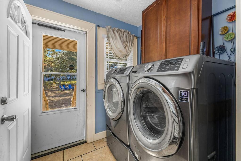 Dazzling Centrally Located Ocean View W 2 Kings, Huge Private Yard, 2 Decks, Firepit, Bbq *