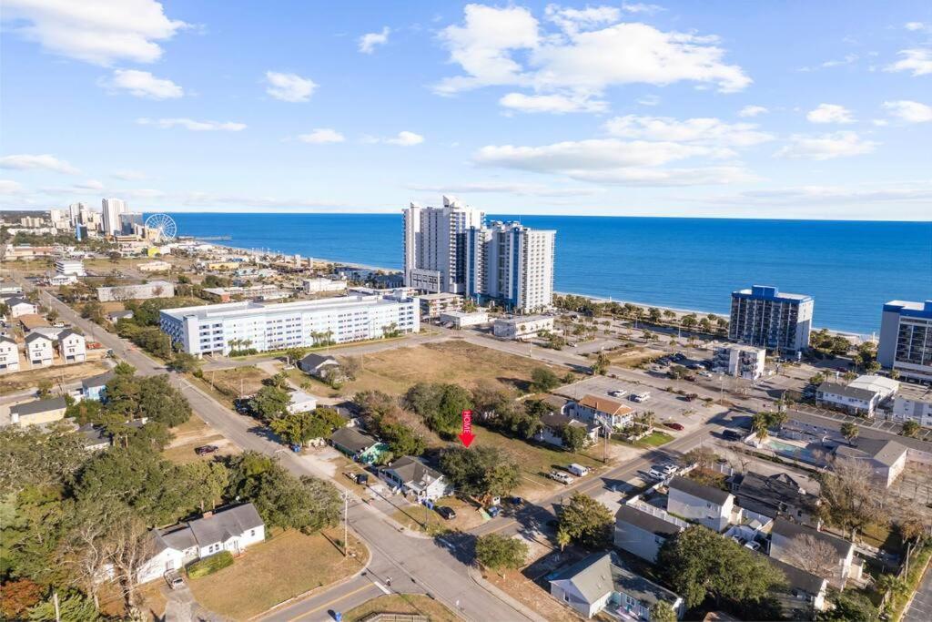 Gorgeous Centrally Located Ocean View 2 King, Huge Private Yard & Deck, Firepit, Bbq, & Game Tables Holiday home Myrtle Beach