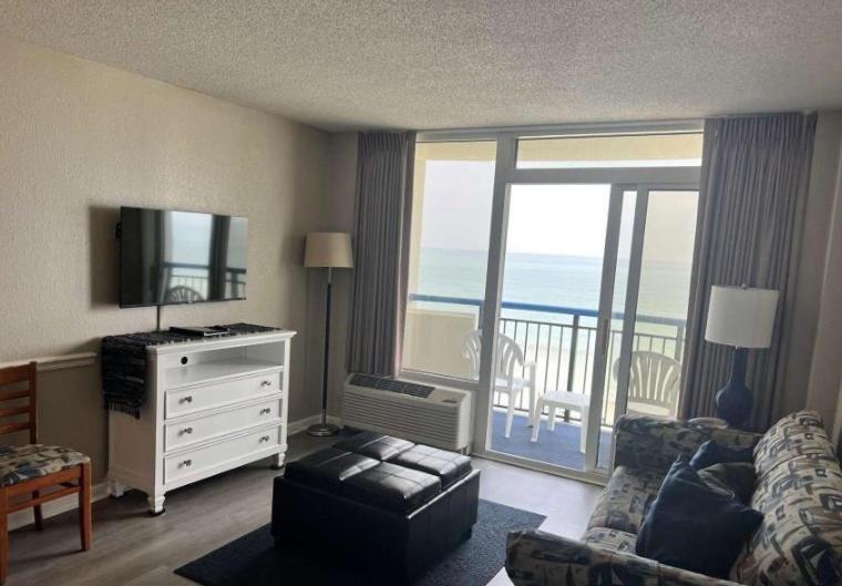 Updated One Bedroom Condo- Boardwalk Unit 837 - Direct Oceanfront! Sleeps 8!